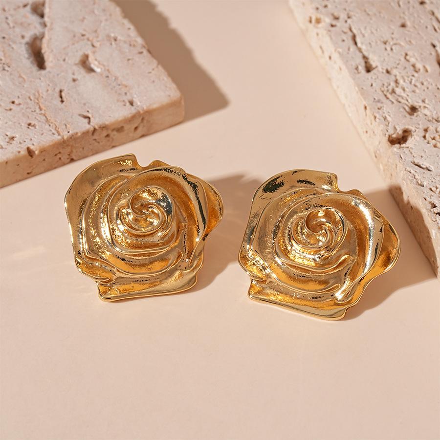 

Digadagu Simple Rose Stud Earrings Metal Flower Earrings New Women s Trend Daily Zircon AccessoriesZAA золотий