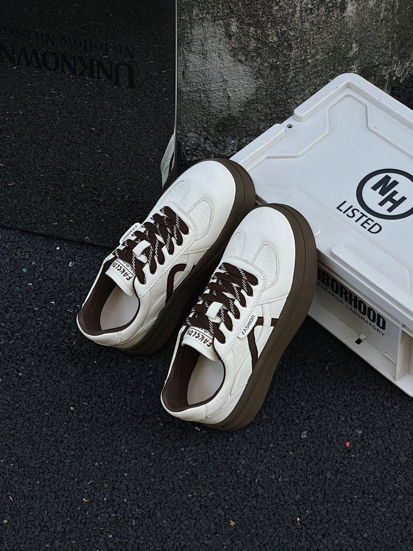 

Leather platform white shoes women s 2025 autumn new Korean version of versatile lace-up sneakers dad shoes German training shoes tide 40 бежевый