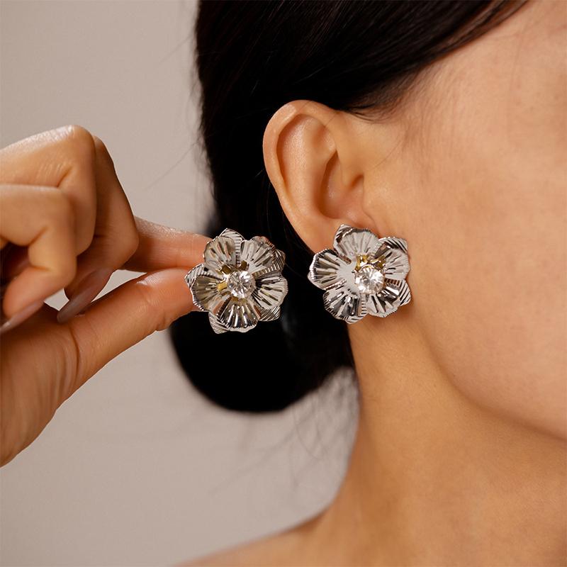 Vintage Gold Color Flower Starfish Geometric Stud Earrings for Women Exquisite Irregular Metal Leaf Earrings Aesthetic Zircon