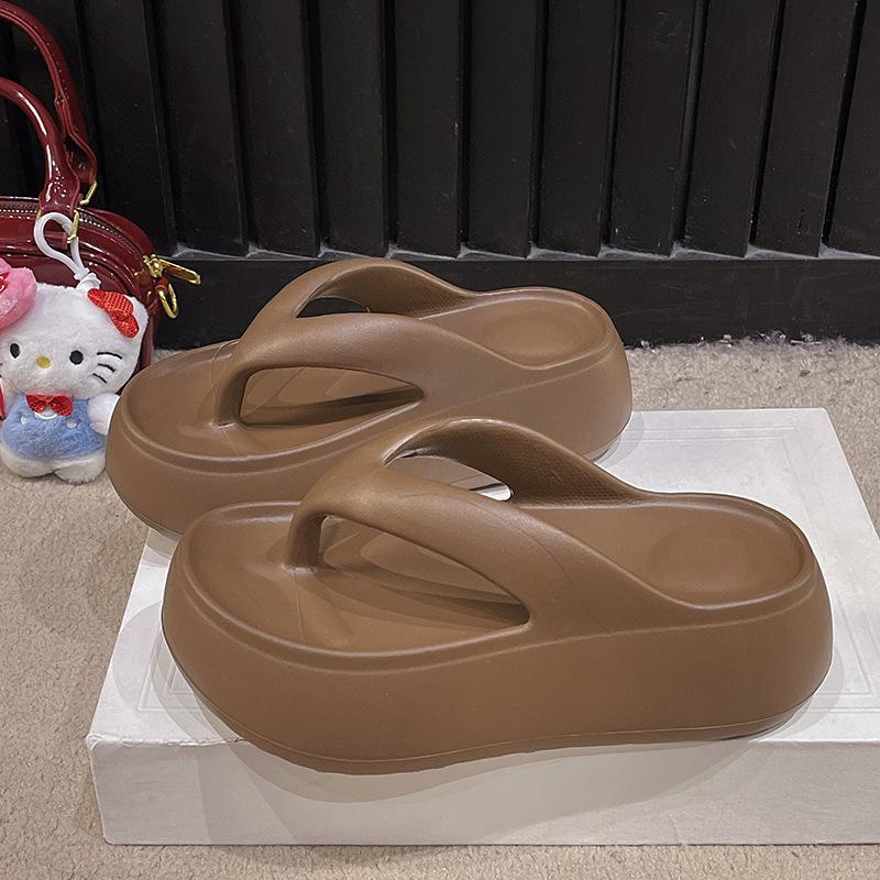 New flip-flops women's summer Korean version, thick-soled soft feet, increased seaside beach sandals