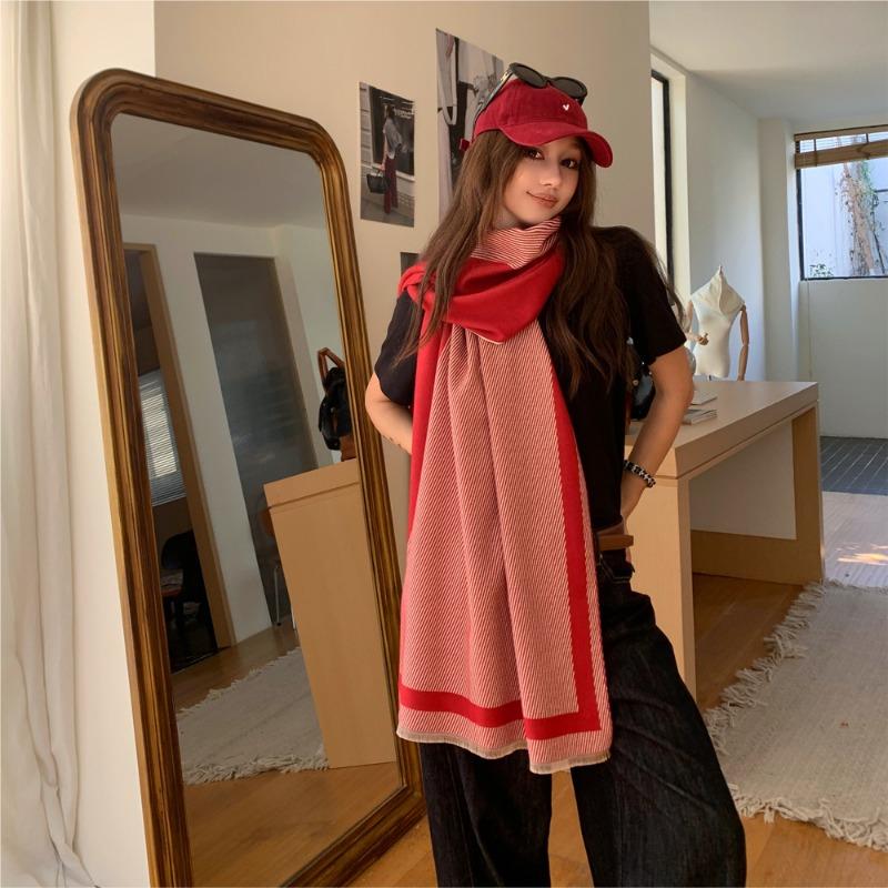 

Autumn and winter thickened warm scarf black and white striped high-end double-sided jacquard scarf couple versatile atmosphere shawl 190cm