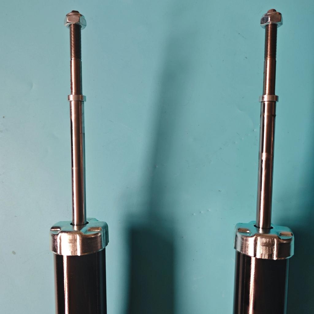 2PC Front Gas Shock Absorber 4431021310 For Ssangyong Rodius/Stavic II