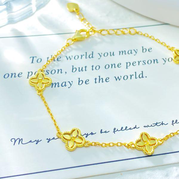 Four-Leaf Clover S925 Sterling Silver Bracelet: 18K Gold, Elegant, Versatile, High-End Jewelry.