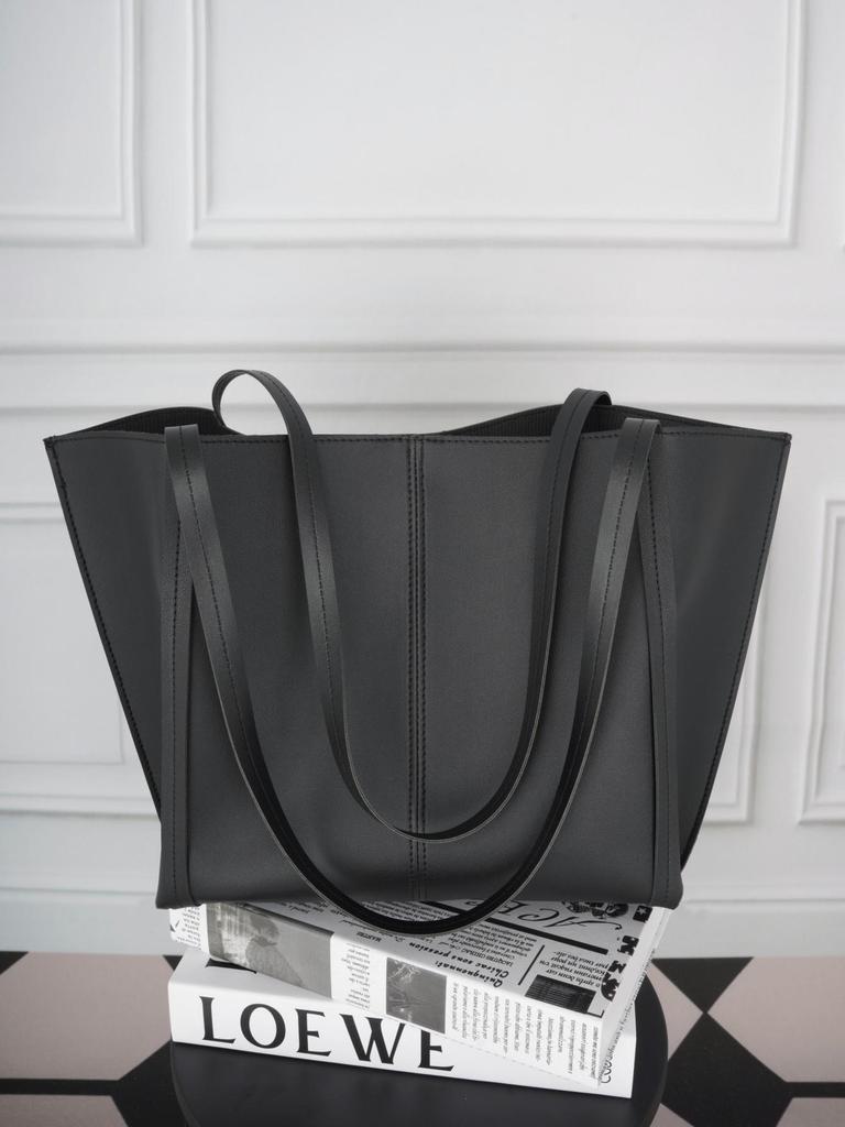 2025 Women's Retro Large Capacity Shoulder Tote Bag - Versatile Fashion