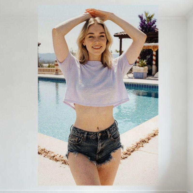 

Sexy Blonde Woman by Pool Tin Sign Vintage Metal Wall Decor for Bar Pub Home Mediterranean Outdoor Sunny Scene Purple T-shirt Da 20x30cm（7.8x11.8inch）