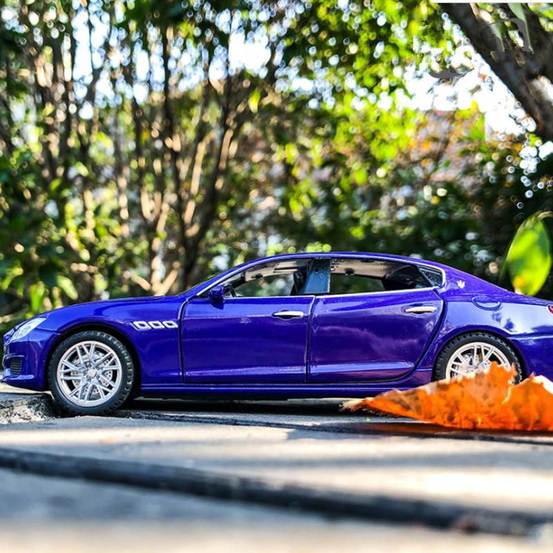 1/32 Maserati Quattroporte Alloy Car Model Diecasts Metal Toy Vehicle Car Model Simulation Sound Light Collection Childrens Gift