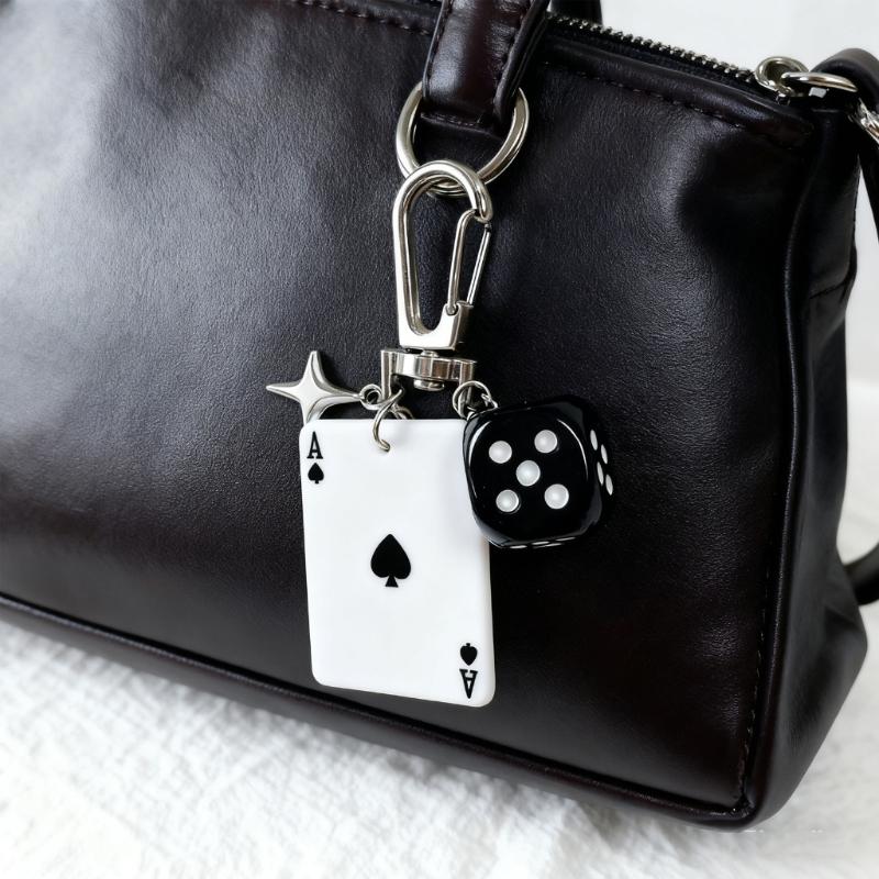 Einzigartiger Poker-Spiel-Themen-Schlüsselanhänger-Anhänger für Modeaccessoires mit Ornamente aus Acryl-Legierung