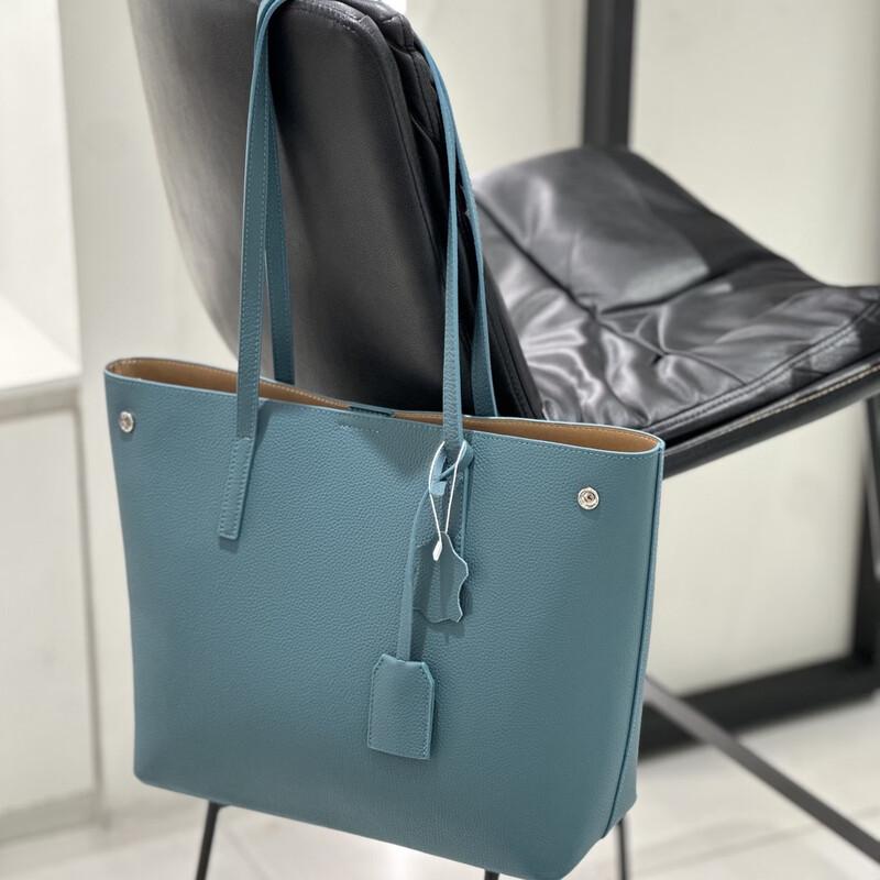 

Dou Xiao Zhu Versatile Large Capacity Leather Tote Bag
