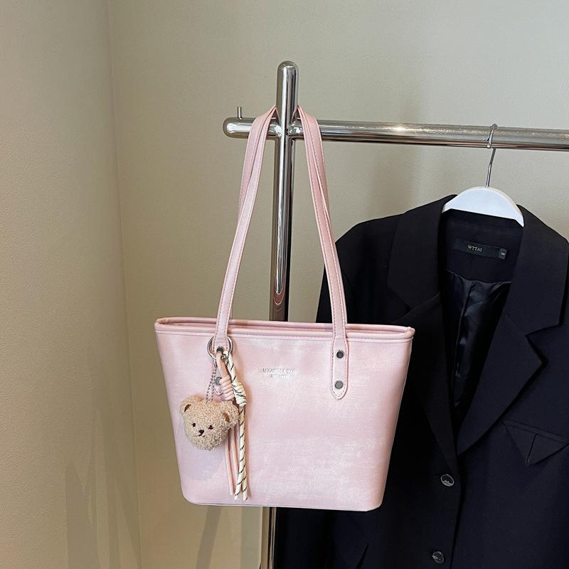 Large-capacity commuter bag women's 2025 spring new fashion shoulder tote bag Korean version portable underarm bag