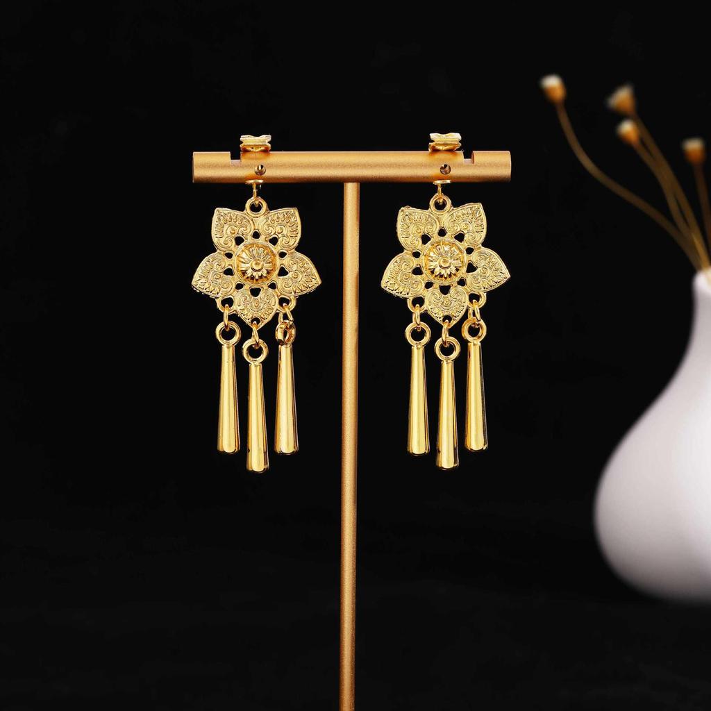 Retro Ethnic Water Drop Leaf Tassel No-Pierce Earrings