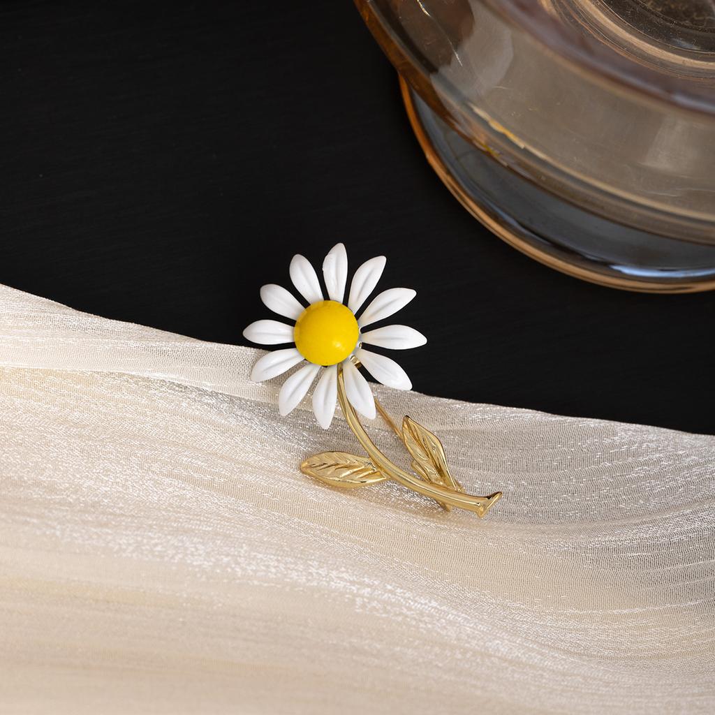 Personalisierte mit Diamanten besetzte Metallbrosche Kragenstift Kollektion, High-End Anti-Licht Blume Schmetterling Krone Brosche