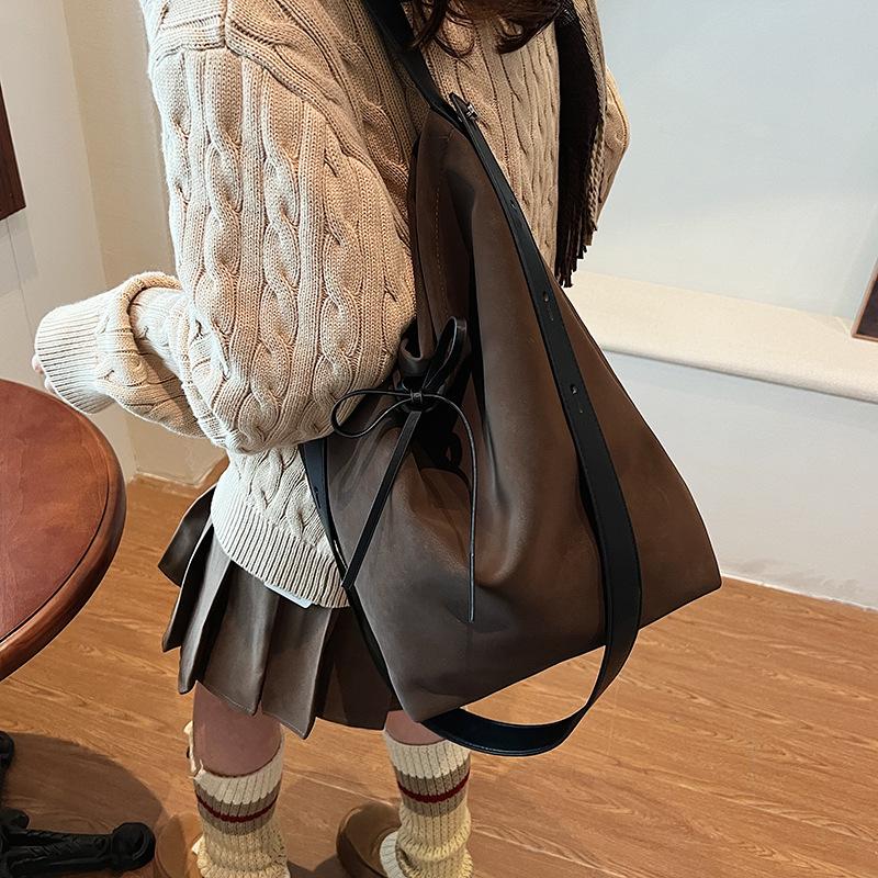 

Bag Premium texture shoulder tote messenger bag light luxury 2025 women s bag large capacity bucket bag 25*13*35 коричневый