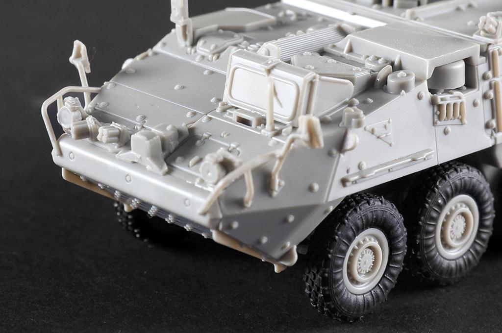 Trumpeter Skala Amerykański M1131 Stryker plastikowy model do składania 07424 1/72 (Pojazd bojowy)