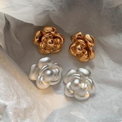 Boucles d'oreilles aiguille en argent sterling S motif fleur de camélia rétro pour femmes boucles d'oreilles à tige métallique luxe léger bijoux d'oreille explosifs
