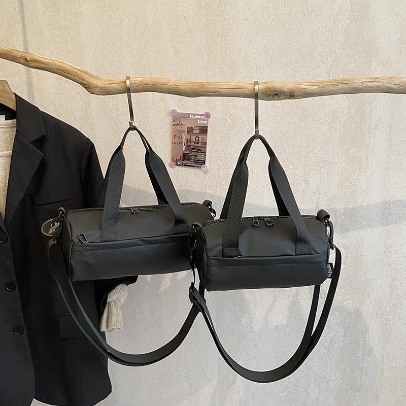 Light Casual Outdoor Messenger Bag Women'S Cycling Sports Portable Shoulder Bag Fitness Cylinder Travel Bag Bucket Bag Men'S Tide