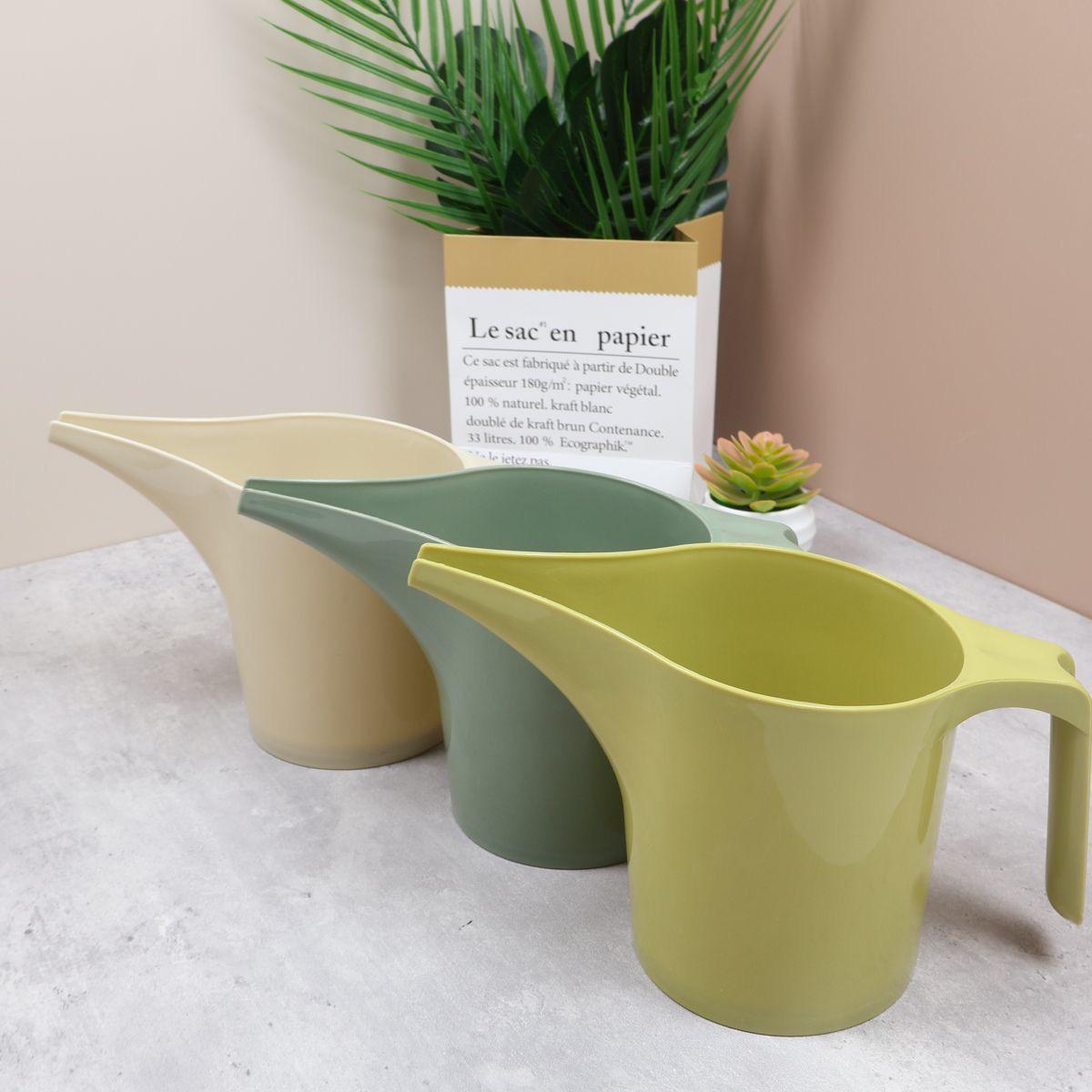 

Plastic Long-Spout Watering Can with Large Capacity for Gardening 20cm x 10.8cm x 11.6cm, Handle 9.2cm, 74g