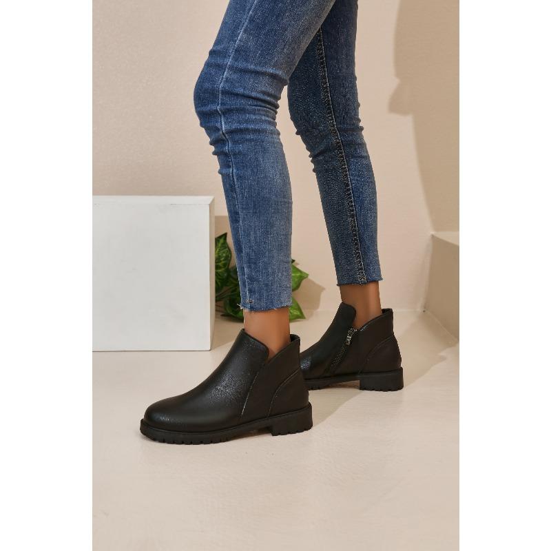 

Європейські та американські низькокаблучні короткі черевики-мартін із круглим носком для жінок, осінь, нові, великих розмірів, шкіряні черевики в британському стилі на тонкій бічній блискавці 38 чорний