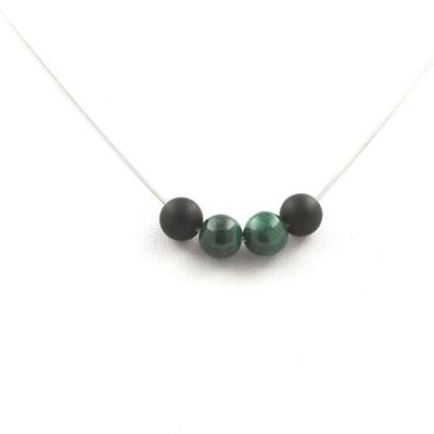Steine und Mineralien. Halskette Perlen Onyx mattschwarz + Malachit aus dem Kongo 8 mm Kette aus Edelstahl.