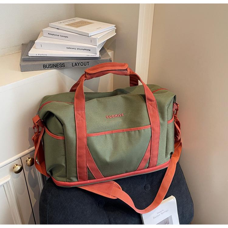 

Retro Foldable Travel Bag: Portable, Waterproof Sports & Fitness Storage зелений