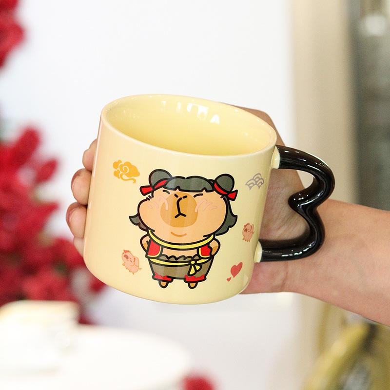 

Креативная и интересная кружка Нэчжа с крышкой и ложкой, высокоценные бытовые чашки, милые керамические чашки, чашка для воды, подарочный набор в коробке 400ml