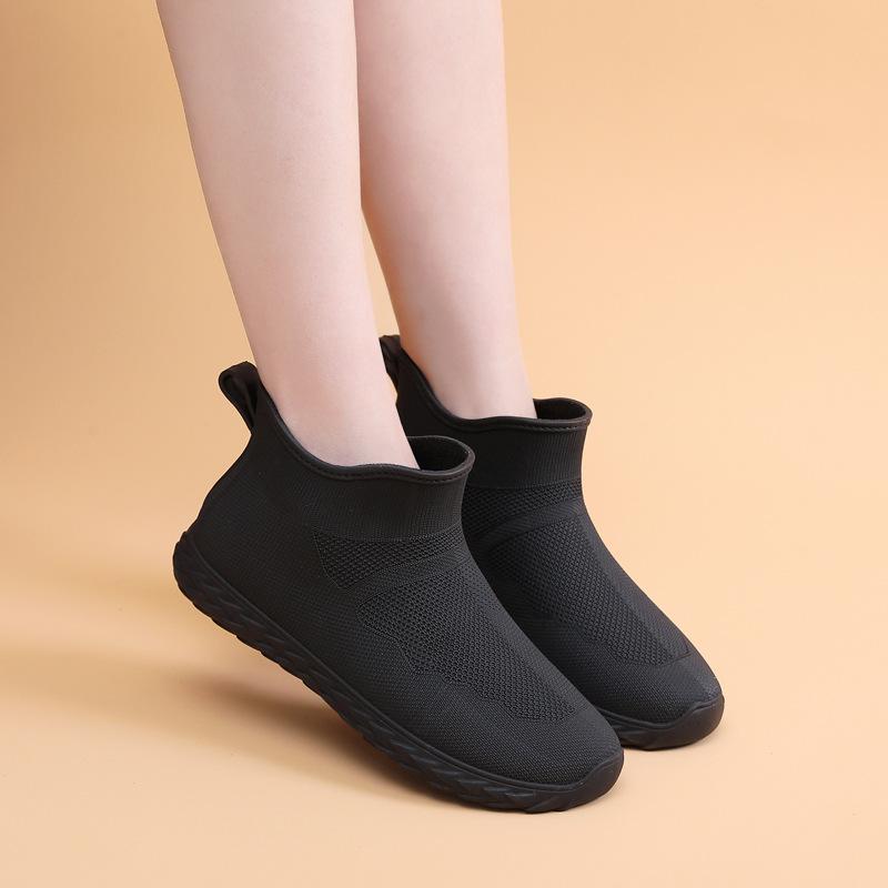 

Женские демисезонные низкие дождевые ботинки, модные и простые, водонепроницаемые ботинки с низким голенищем, мягкие и удобные, однотонные резиновые сапоги 38 (one size smaller) чёрный