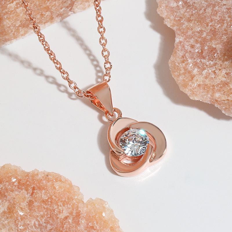 

Подвеска в виде лепестка розы, цепочка для ключицы, женская, Tmall, упрощенная корейская версия, вращающееся ожерелье с клевером в виде сердца океана