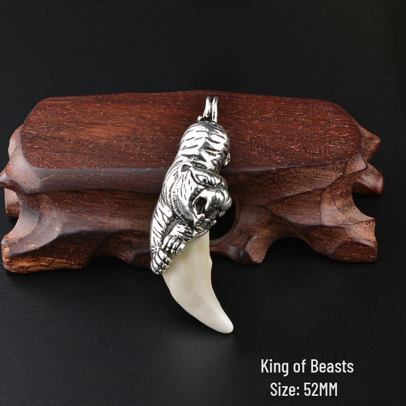 Wolf Fang Pendant: Domineering Amulet & Gift for Men & Women