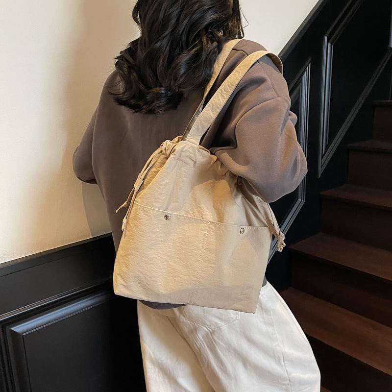 Casual Big Bag Women's 2025 New Fashion Cloth Bag Shoulder Armpit Bag Large Capacity Bucket Bag Class Commuter Bag