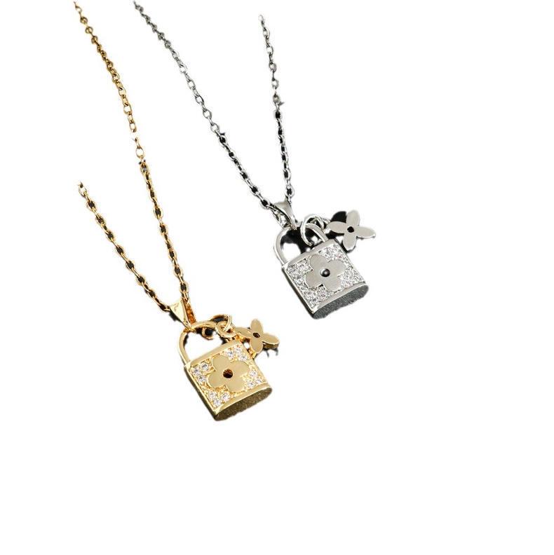 Naszyjnik z wisiorkiem-kłódką ze stali tytanowej - Damski niszowy luksusowy modny łańcuszek na obojczyk