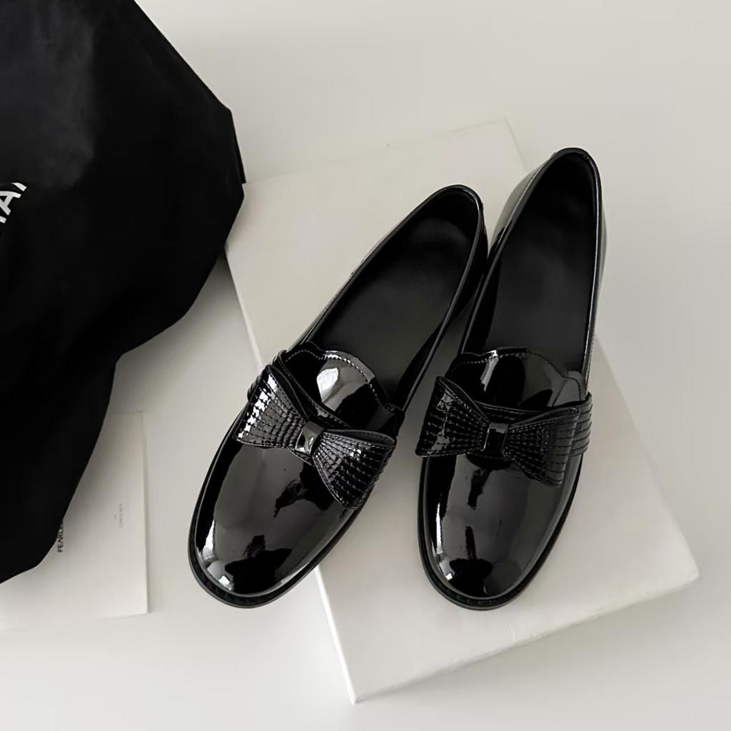 Fashion Women Spring New Black Platform Flats Shoes Fashion Versatile Women Loafers Slip On 2025 Elegant Performance Lady Leather Shoes