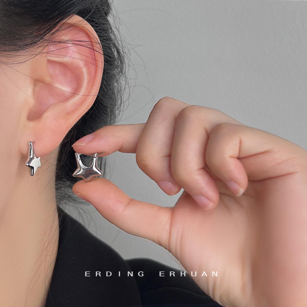 Sweet and cool style personalized silver five-pointed star ear buckle ins cold Internet celebrity new versatile star earrings jewelry