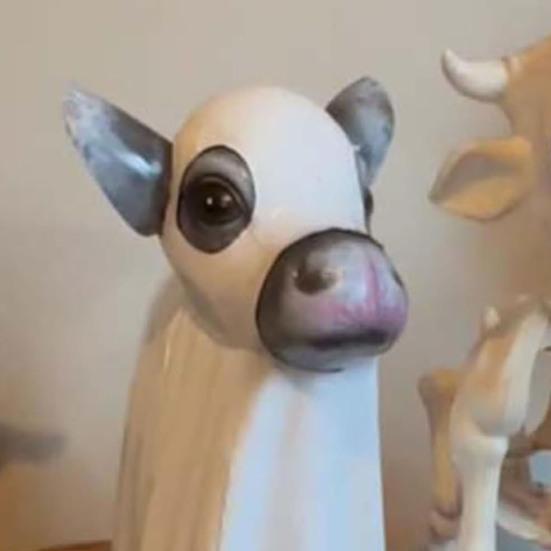 Ghost Cow Shape Metal Resin Handmade Halloween Decor Indoor Outdoor Sculpture Yard Decorative Ornament