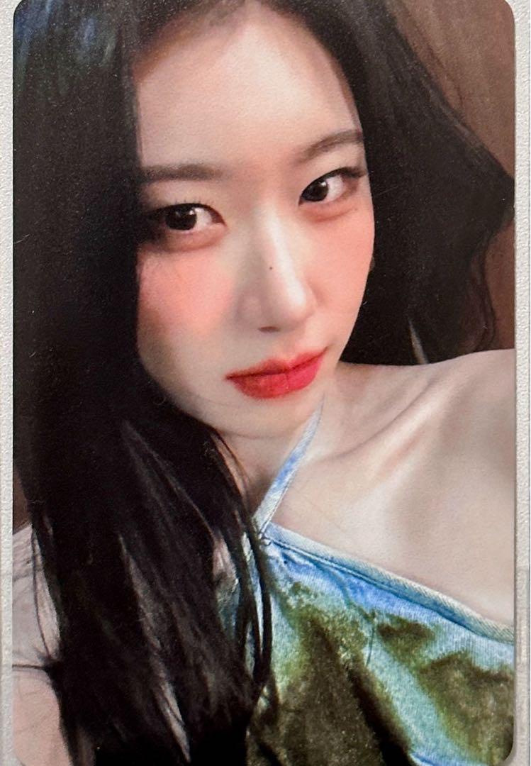 

[USED] ITZY borntobe Chaeryeong kmonstar Taiwanese Chinese trading card