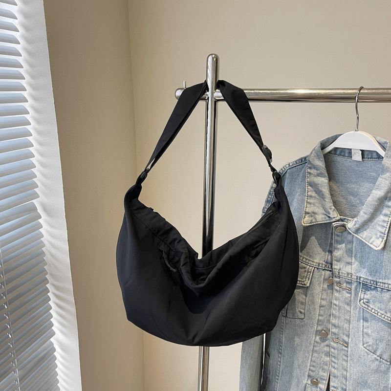 

Вместительная сумка-пельмень кроссбоди, женская новая повседневная спортивная тканевая сумка, универсальная сумка кроссбоди через плечо чёрный