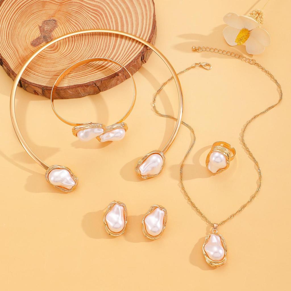 Baroque Pearl Choker - European & American Style with Irregular Design, Simple Metal Open Necklace