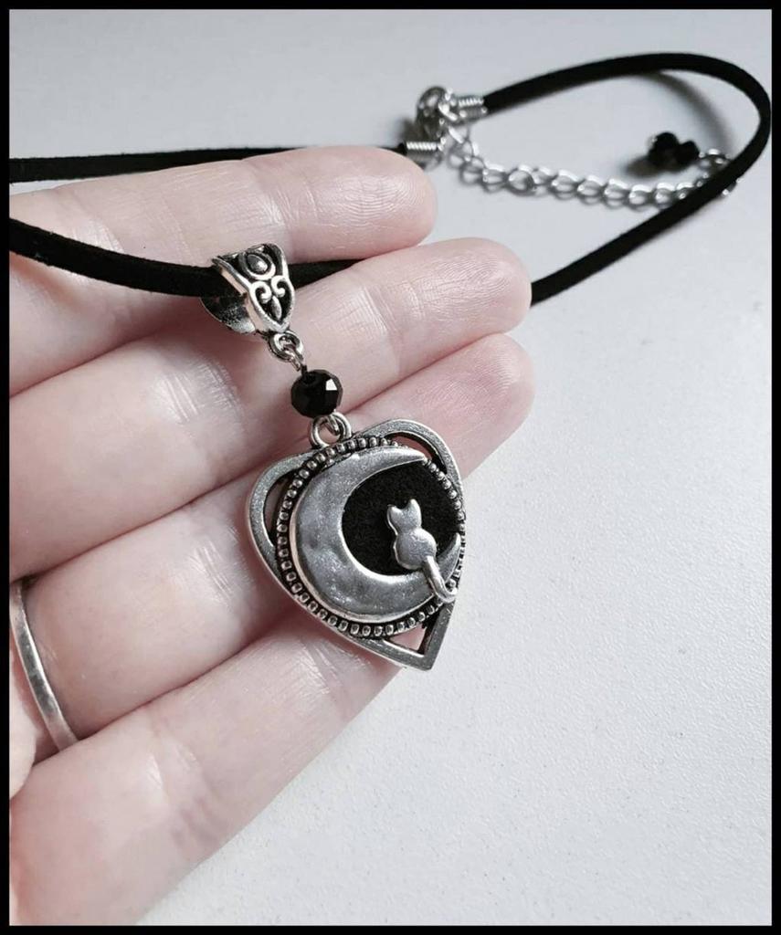 Gothic Heart-shaped Little Cat Crescent Moon Pendant Necklace for Women Men Cute Personality Collar Chain Jewelry Accessory Gift