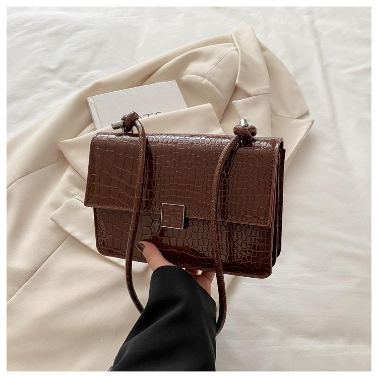 

Маленькая квадратная сумка с узором крокодила 2025 новая сумка через плечо, сумка-мессенджер, модная, с индивидуальностью, модная сумочка, маленькая сумка женская коричневый