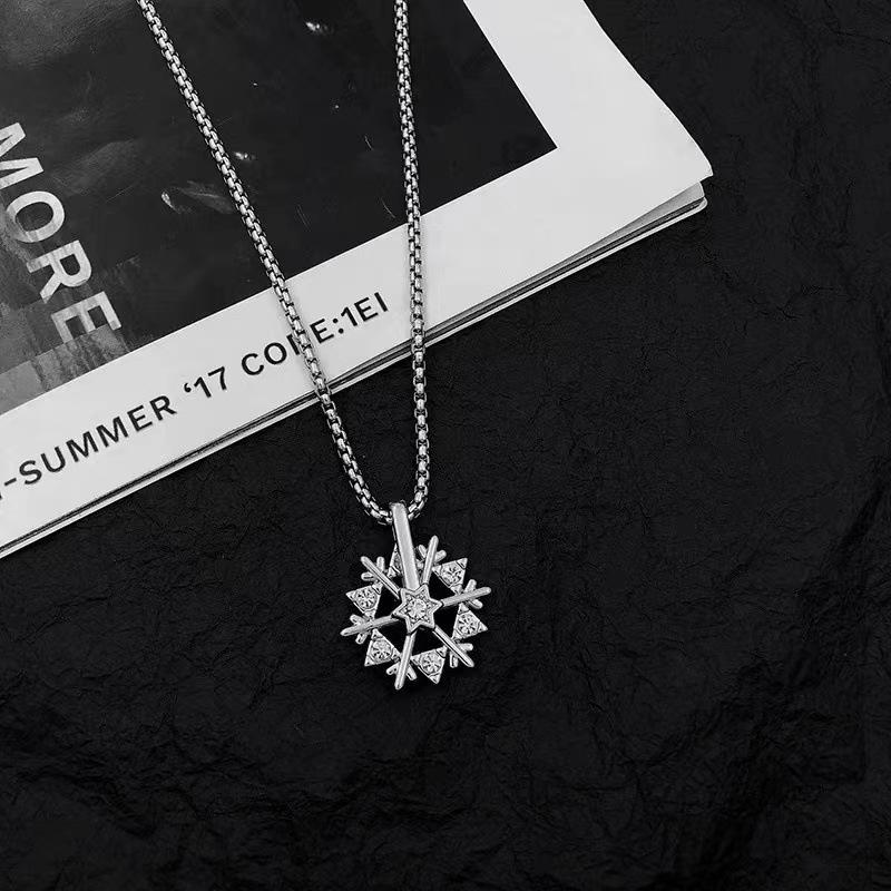 2023 Trendy Rotatable Snowflake Necklace for Men & Women - Versatile Hip Hop Clubbing Sweater Chain