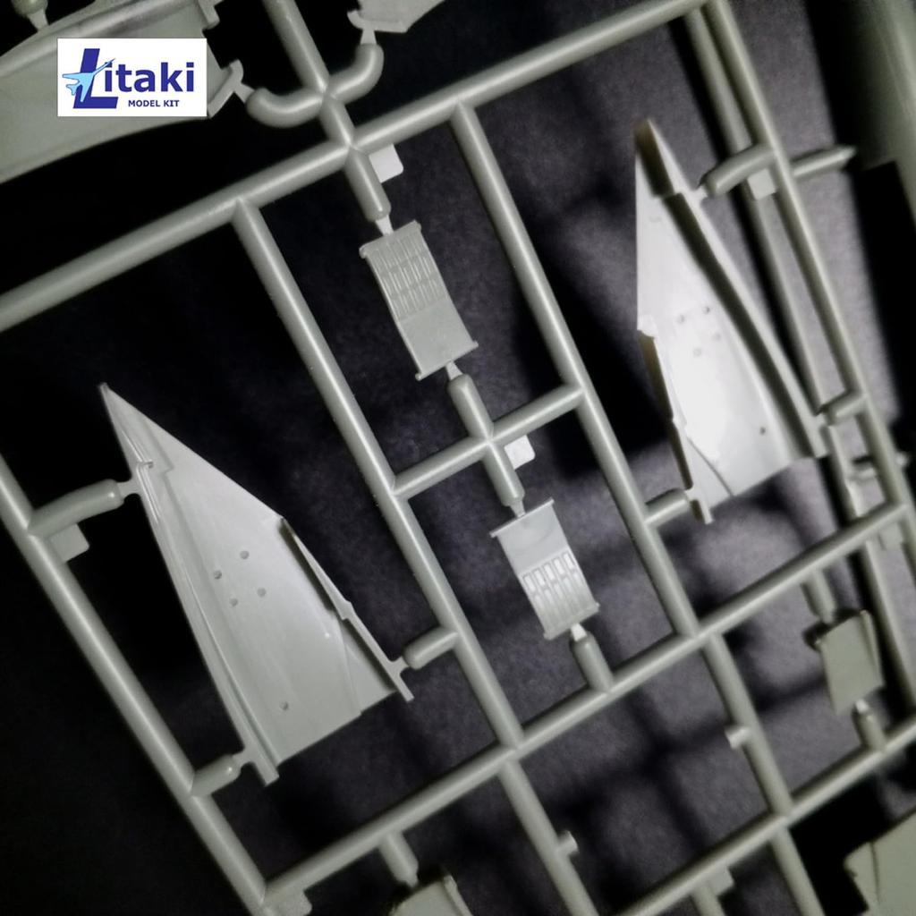 Litarki 1/144 Scale Russian Tupolev Tu-22M3 Backfire-C Swing-Glide Missile Bomber Plastic Model Kit UL14002 (Airplane)