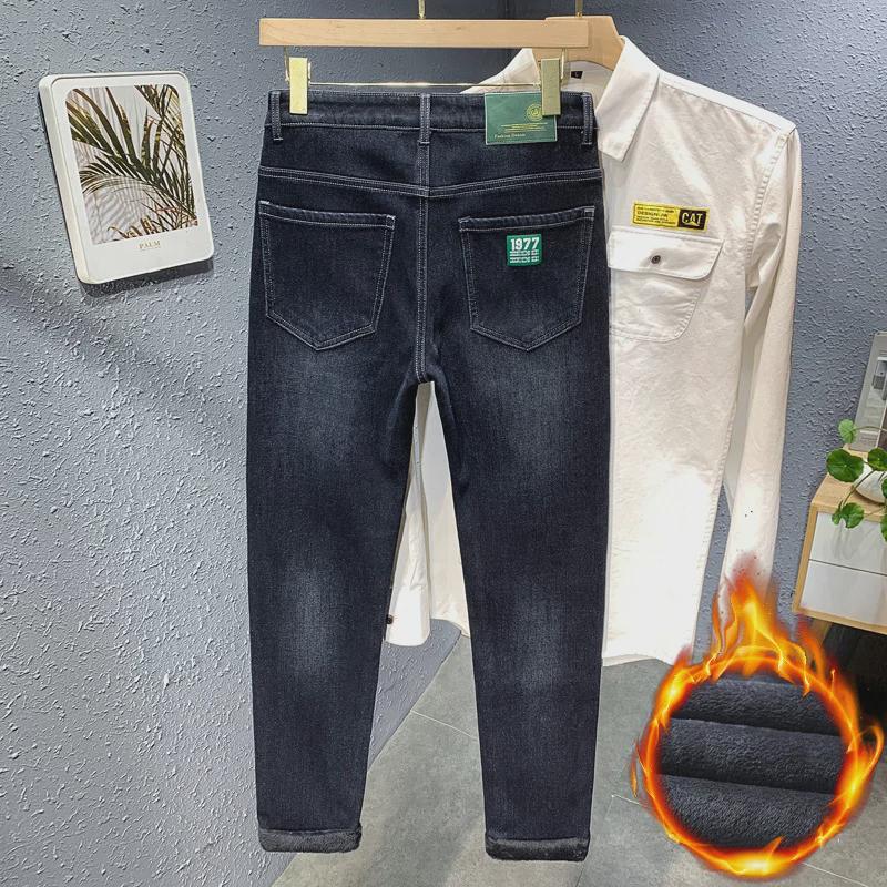 Men's Winter Velvet-Lined Elastic Straight Jeans – Cold-Resistant and Comfortable.