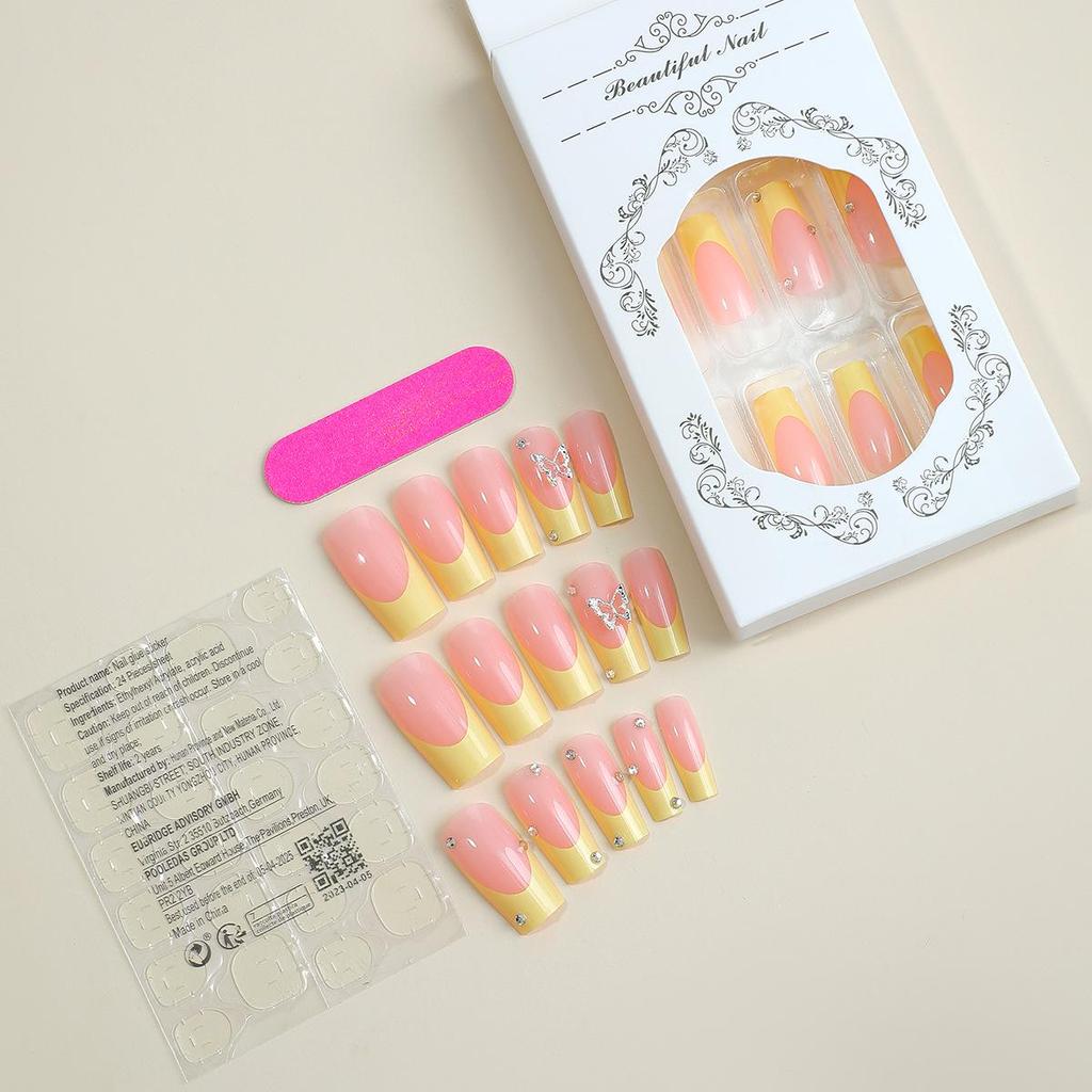 Tips de unghii dreptunghiulare franțuzești cu strasuri fluture