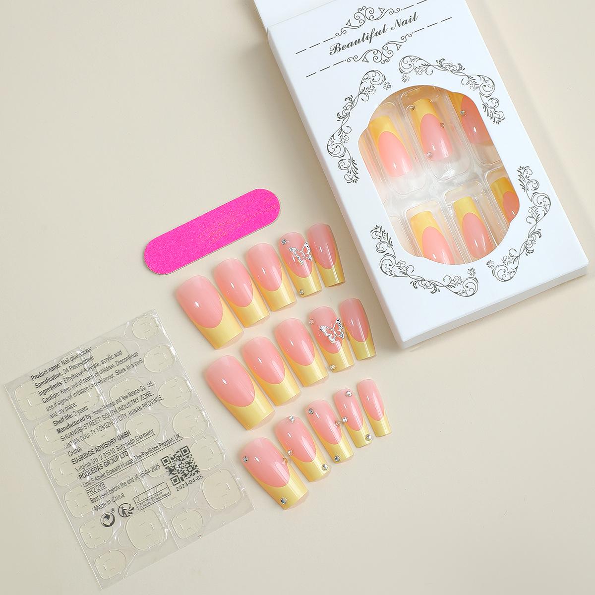 

Желтые типсы для ногтей средней длины с французским краем и стразами-бабочками - Прямоугольные накладные ногти