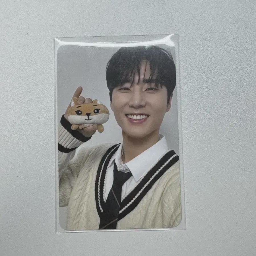 

DAY6 Молодой Кей Уэльскон Цветок вишни Конус Акриловая подставка Фотокарточка