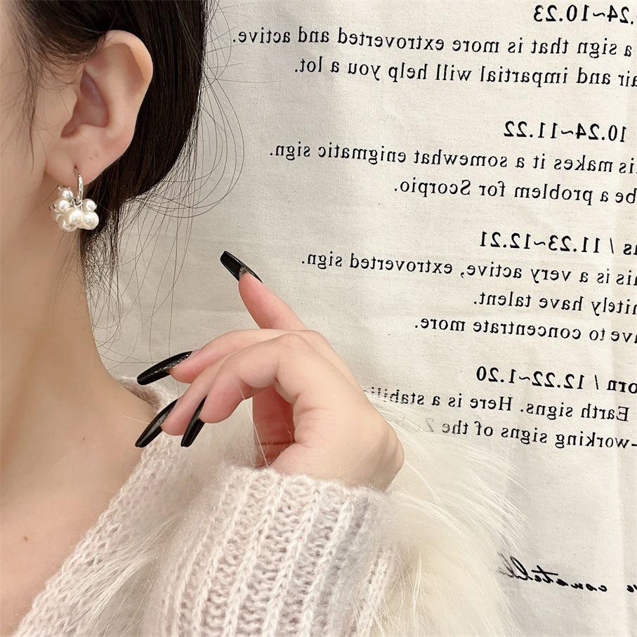 

Серьги-кисточки с жемчугом в корейском стиле — дизайн с бусинами для осени и зимы