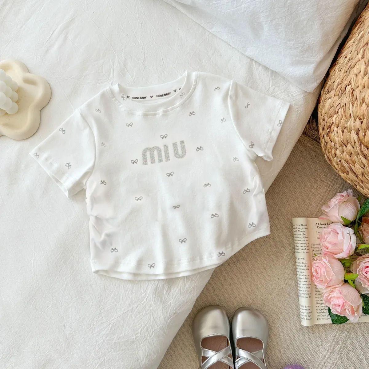 

Летняя футболка с короткими рукавами для девочек, детская одежда с инкрустацией ромбами, симпатичная повседневная футболка с модным цветочным узором 110 белый