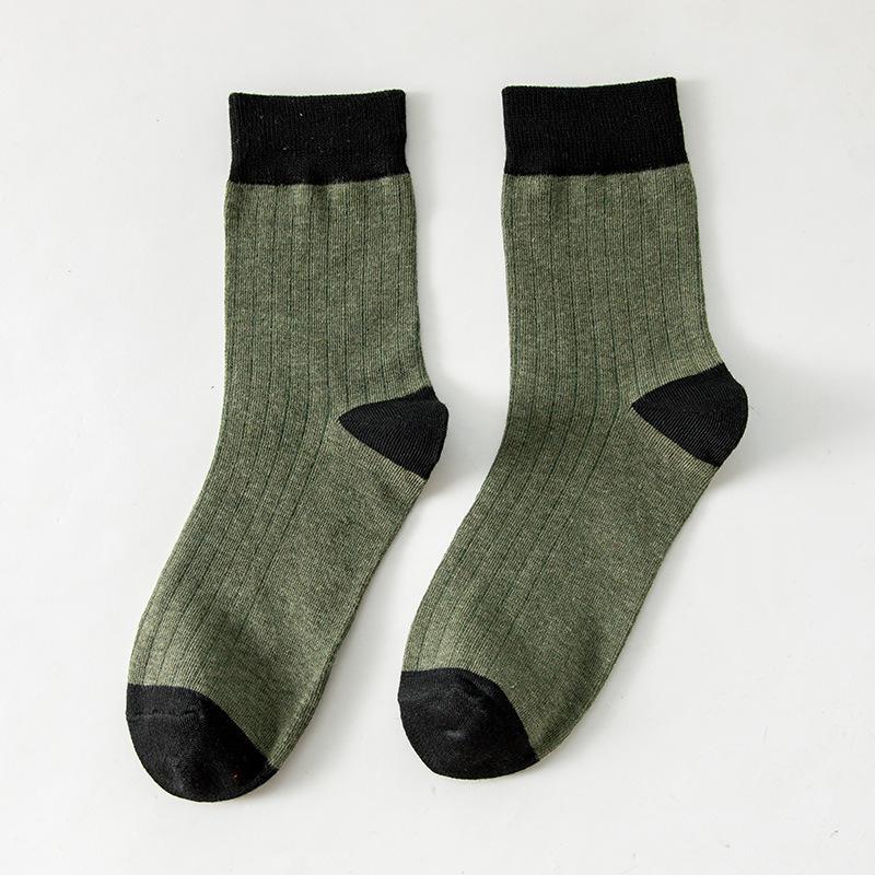 Herre og kvinner Patchwork Farge bomullssokker Allsidige mellomstore rørsokker Varme om høsten og vinteren Uformelle fortykkede pustende sokker