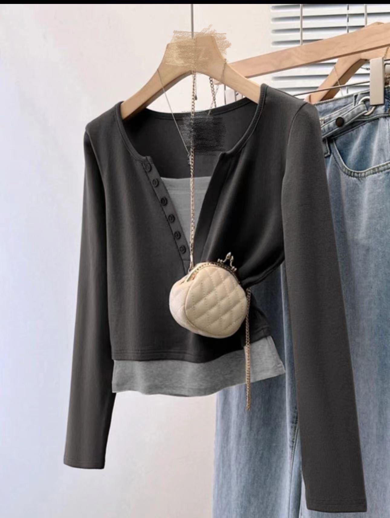 

Стильная контрастная многослойная рубашка на пуговицах с V-образным вырезом 2024 года: Облегающий крой с длинным рукавом для женщин L [80-120]