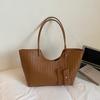 Vintage Woven Leather Tote Bag With Matching Pouch Large Capacity Shoulder Bag For Work Daily Commute Retro Casual Underarm Bag