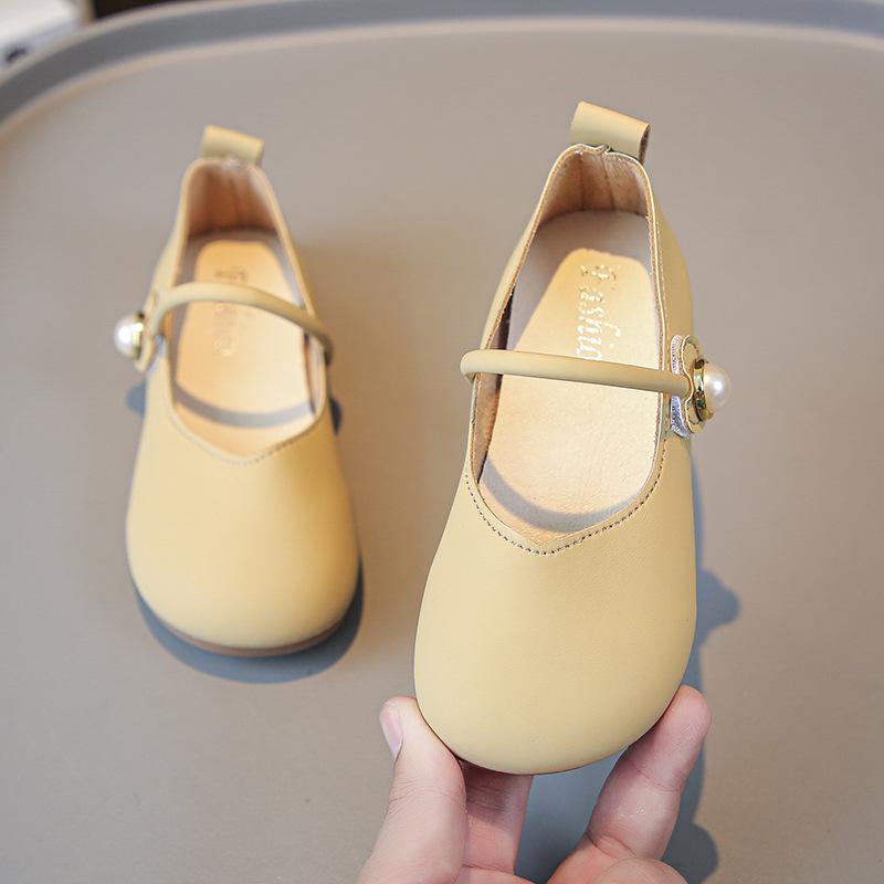 Kinder-Lederschuhe mit weicher Sohle - Britischer Stil, Frühling/Herbst, für Mädchen mit magischen Klettverschlüssen.