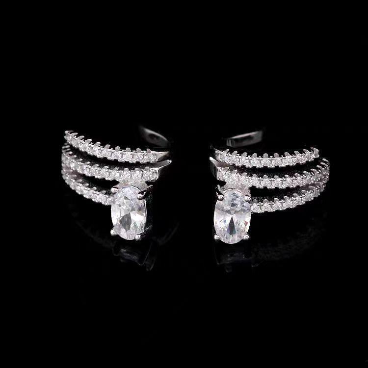 2025 Elegant Luxury Earrings: Trendy Ear Cuff Design for Women